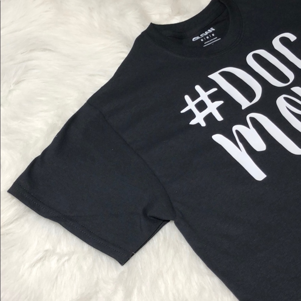 ! ✨Dog Mom 🐾 Short Sleeved Shirt - Picture 4 of 7